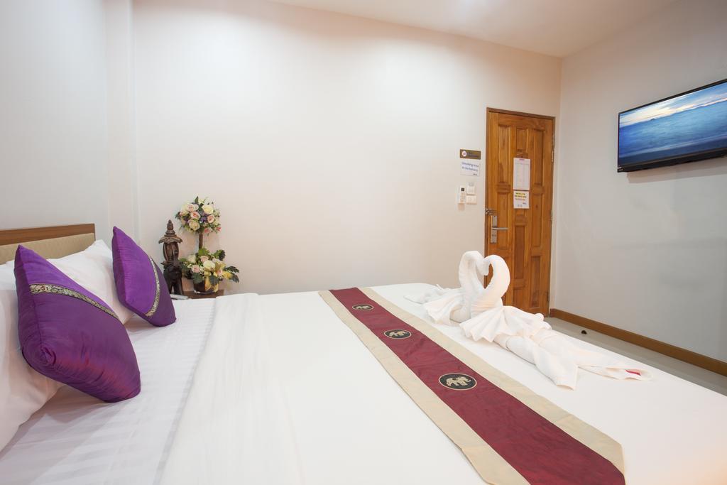 Hip Yaya Residences Patong Bagian luar foto