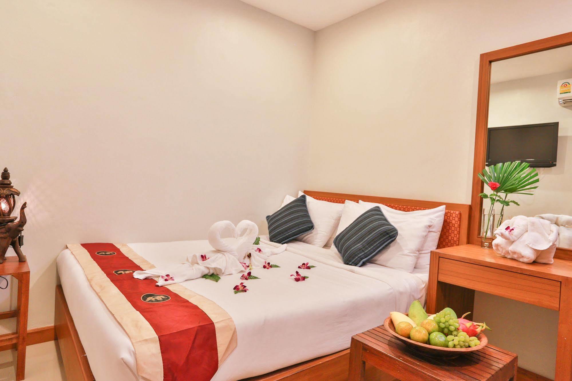 Hip Yaya Residences Patong Bagian luar foto