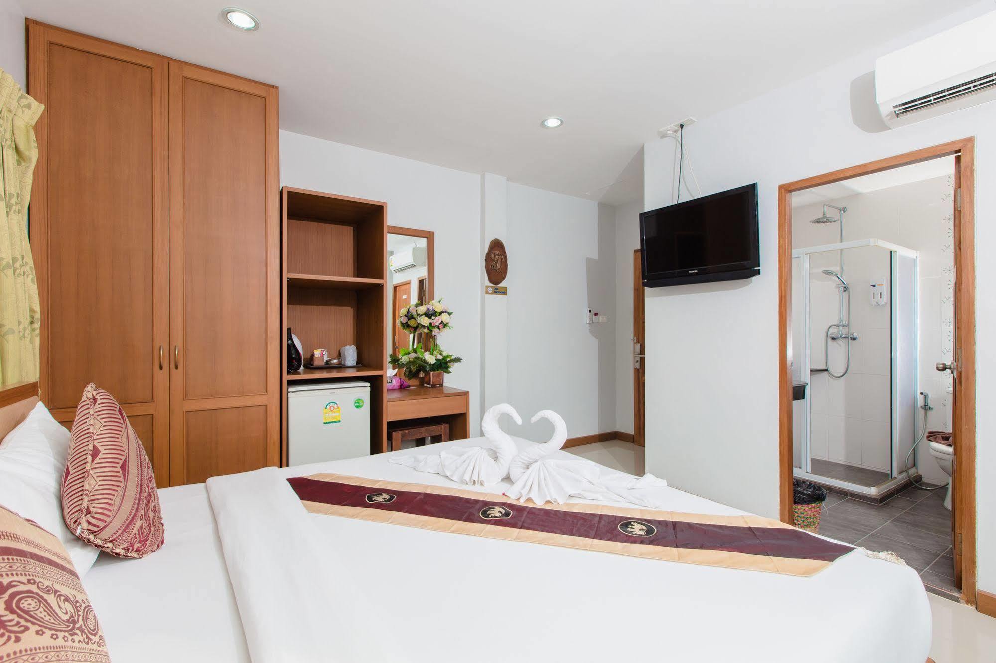Hip Yaya Residences Patong Bagian luar foto