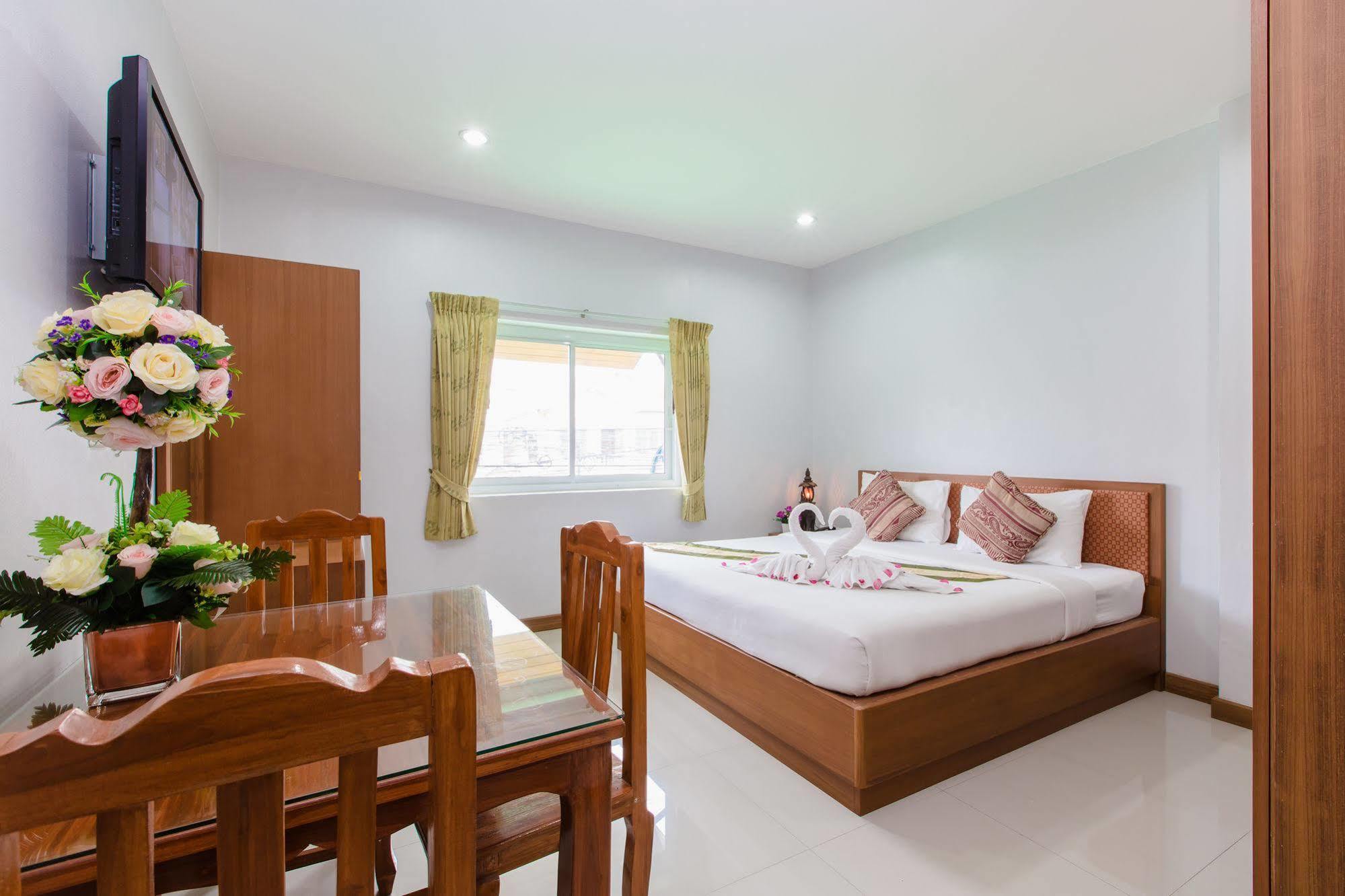 Hip Yaya Residences Patong Bagian luar foto